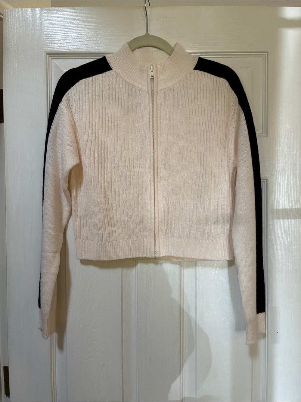 H&M DIVIDED Cream Ribbed Knit Top